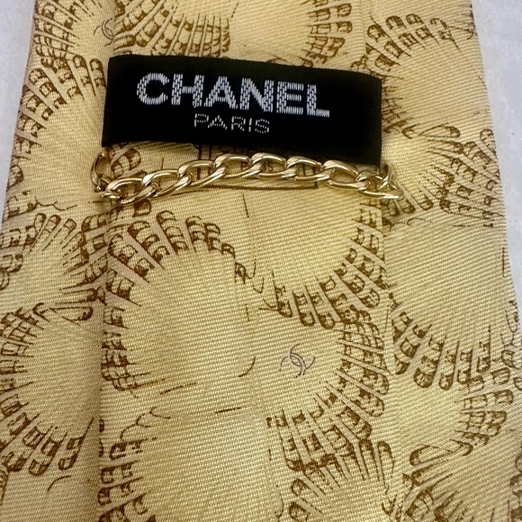 Chanel Gold/Yellow Seashell Necktie 👔 w CC logo detail throughout